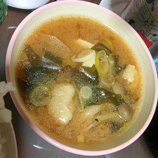 生姜風味の鶏皮と残り野菜の味噌汁